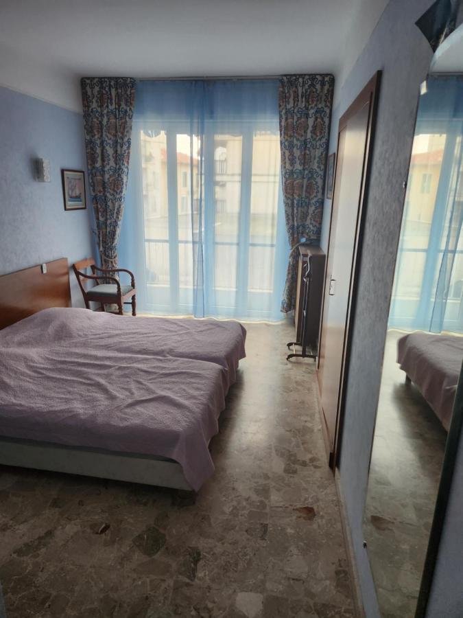 Big Apart 140M2 5Min Walk To Beach Sea &Promenade 3 Double Rooms,Big Living Room 42M2, 3 Showers,9 Beds, Free Parking Nicea Zewnętrze zdjęcie